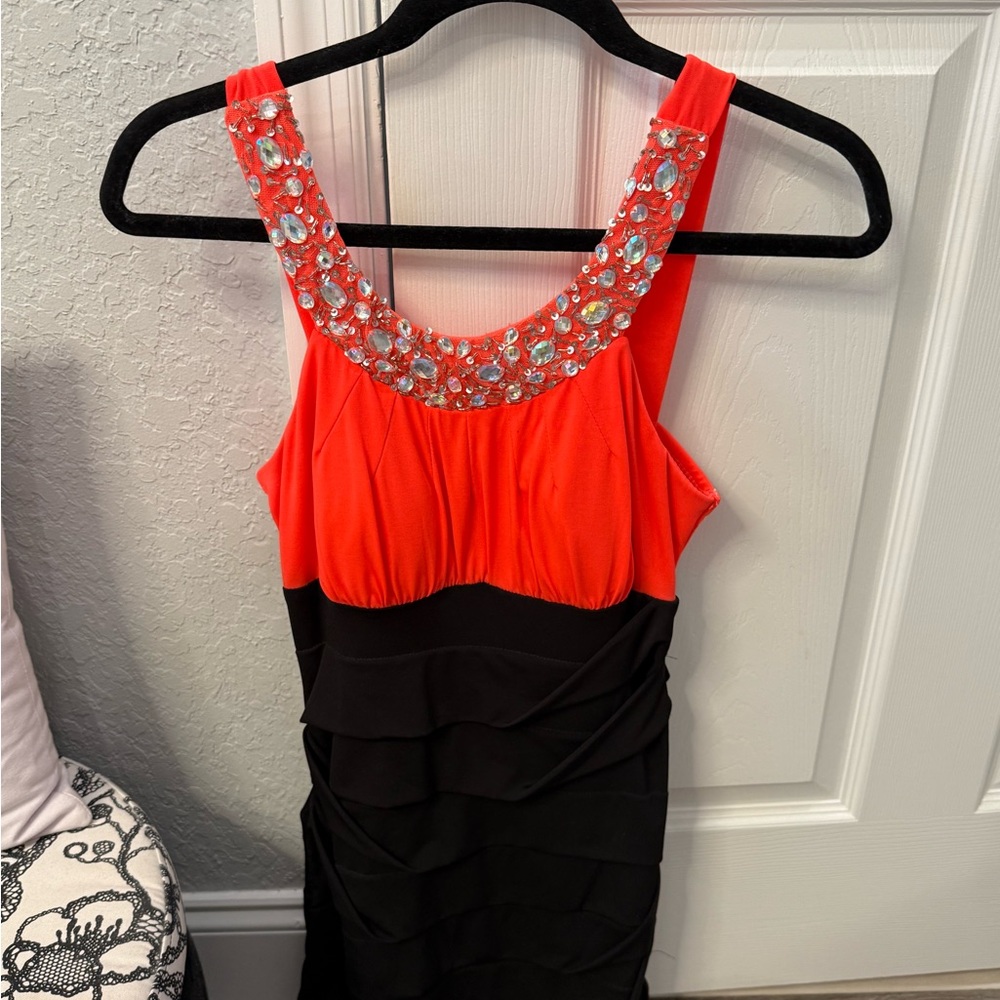 Elegant Black and Red Sleeveless Dress